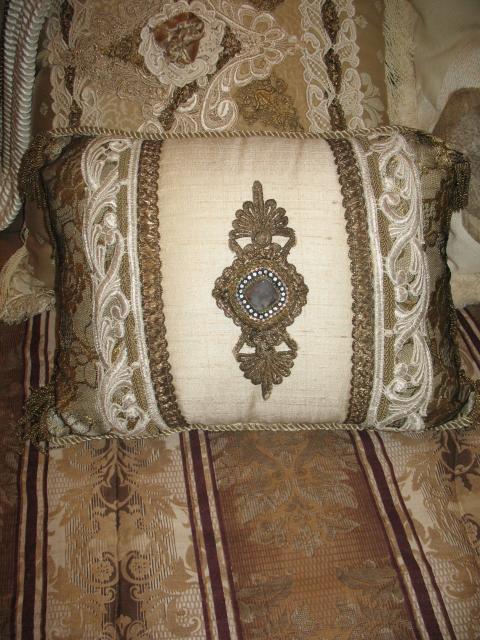 Silk & Lace pillow #008